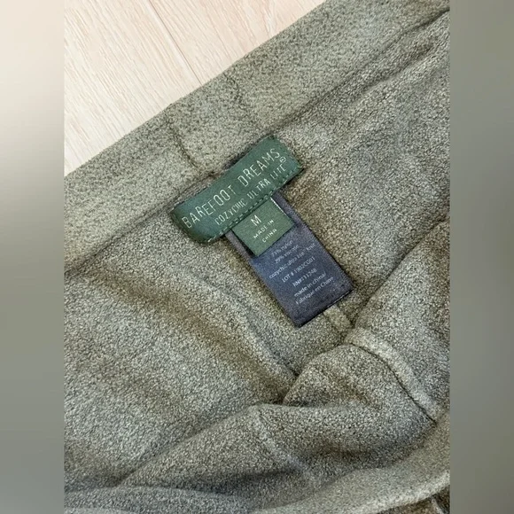 Barefoot Dreams CozyChic Ultra Lite Green Pants Bootcut Size Medium M - Picture 3 of 4